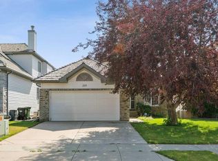 215 NE Rocky Ridge Dr NW, Calgary, AB T3G4M1