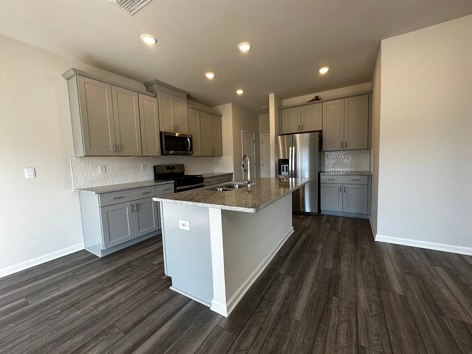 654 Gabby Point — Photo 3