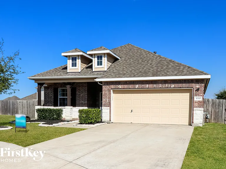 8330 Hampton Bay Dr — Photo 2
