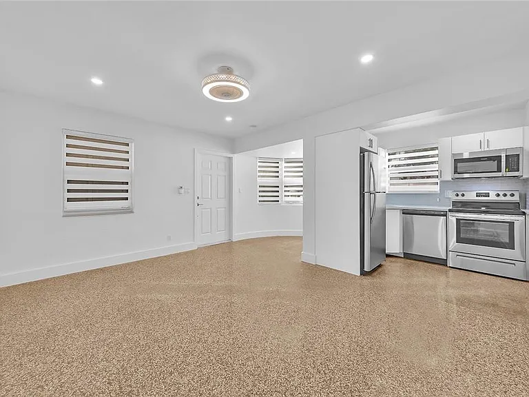 5122 NE 19th Ave #3 — Photo 5