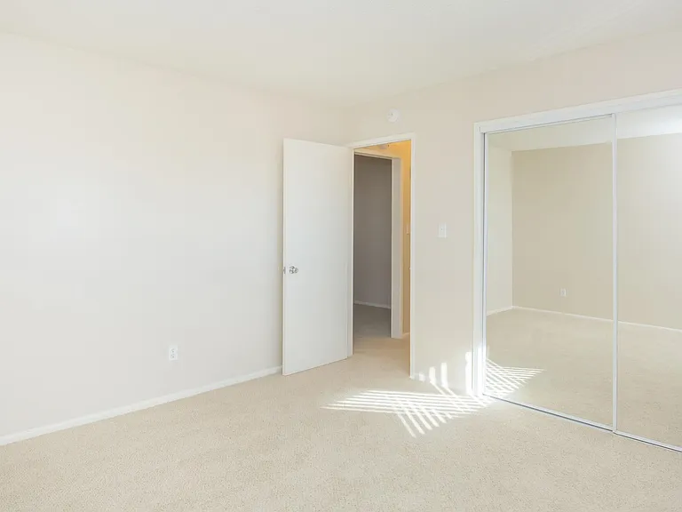 Playa Mediterranean Apartment Homes — Photo 14