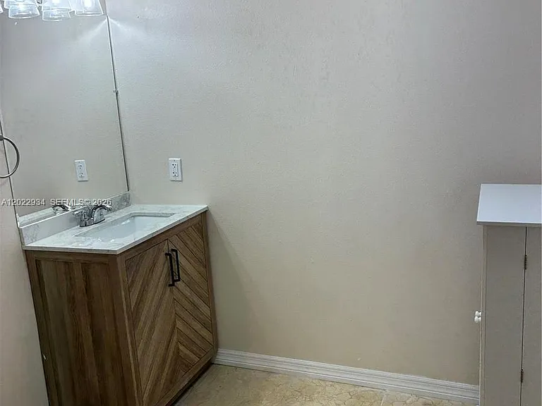 117 NE 5th St #113 — Photo 11