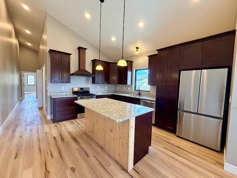 119 E 15th St #B — Photo 16