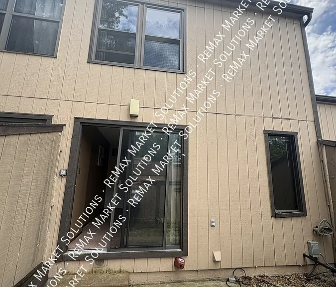 605 Center Ave — Photo 12