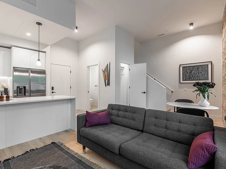1700 Oak #01 (former model unit)