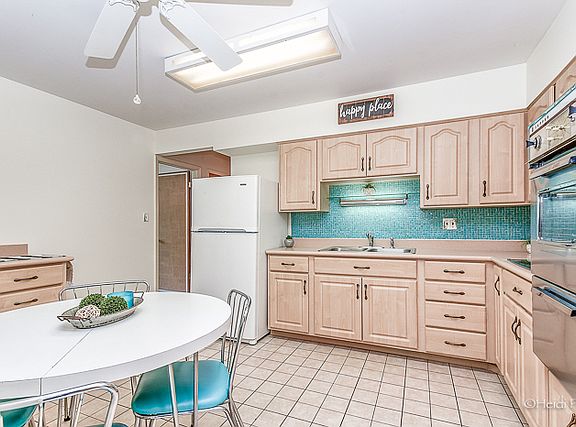 3rd image of 505 Shadywood Ln