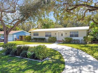 2388 Holly Ln, Palm Beach Gardens, FL 33410