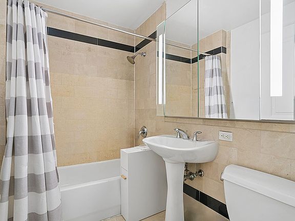 3rd image of 20 West St APT 21A