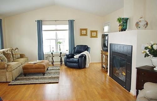 3rd image of 285 Capitol Dr Unit A