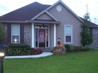 305 Oak Rd, Belle Chasse, LA 70037