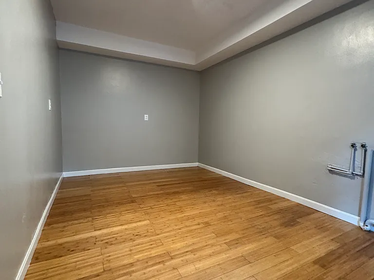 69 Kinsley St #1-D — Photo 14