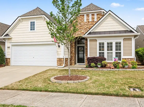 904 Peltier Dr, Cary, NC 27519