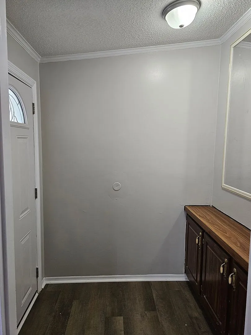 Renovated 3 Bedroom 2 Bath Home- Minutes from Shopping & Restaurants — Photo 2