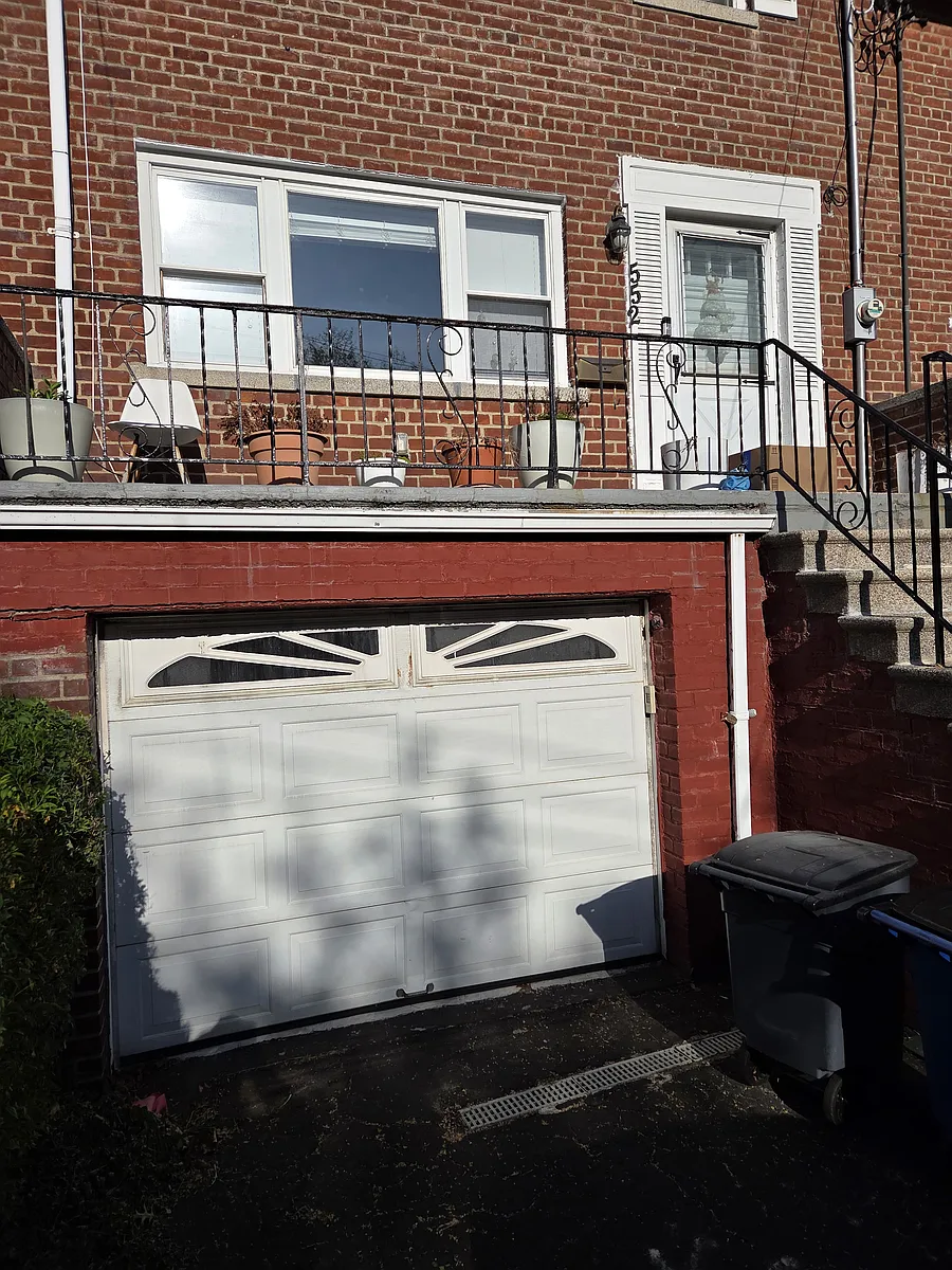 garage - 552 Manor Ridge Rd