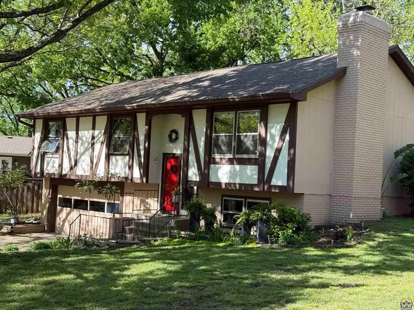 3504 SE Park Lane Ct, Topeka, KS 66605