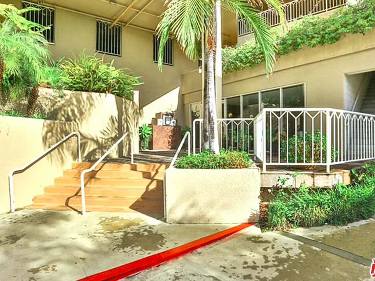 2222 N Beachwood Dr #302 — Photo 48