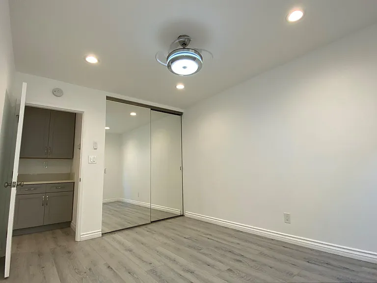 513 Avenue G #G — Photo 34