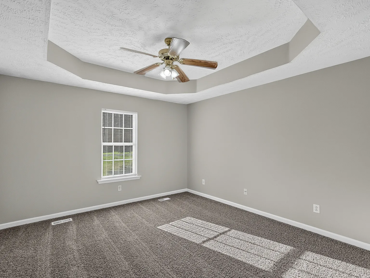 3 bed, 1204 sqft, $2,100 — Photo 4