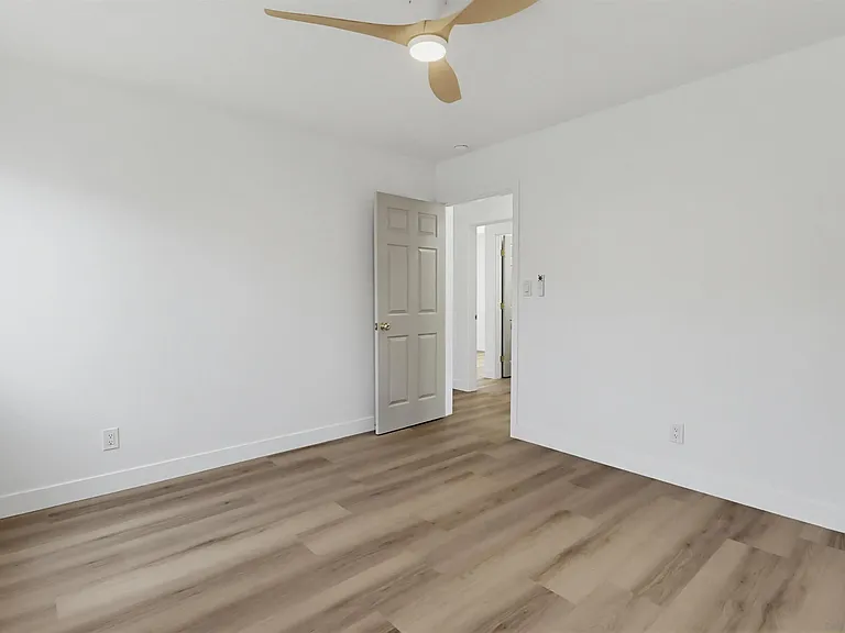1038 Oaklawn Ave — Photo 17
