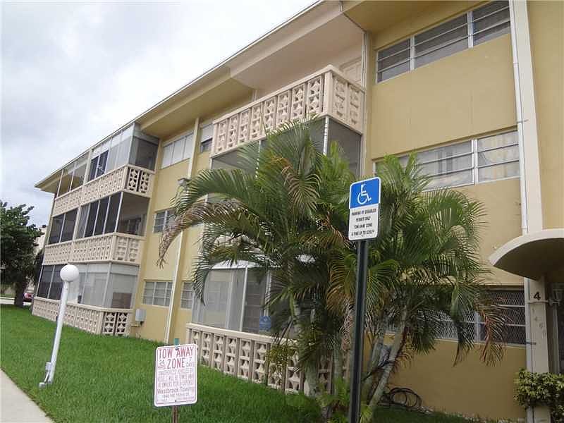 1st image of 1460 NE 169th St APT 105
