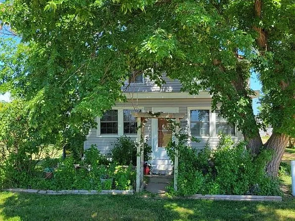 148 S 4th St, Plevna, MT 59344