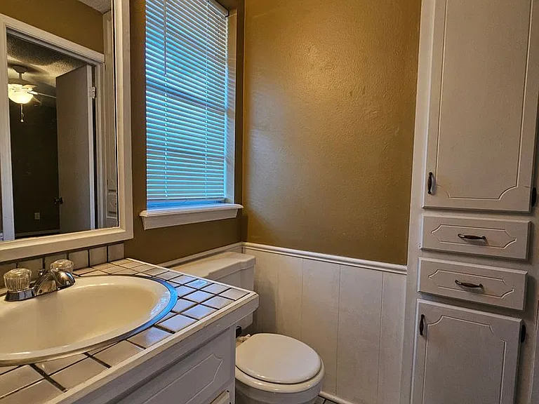 1428 Princeton Cir — Photo 20
