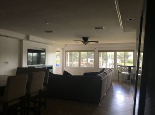 9201 Treasure Ln NE, Saint Petersburg, FL 33702