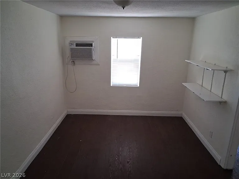 413 W Van Buren Ave #8 — Photo 15