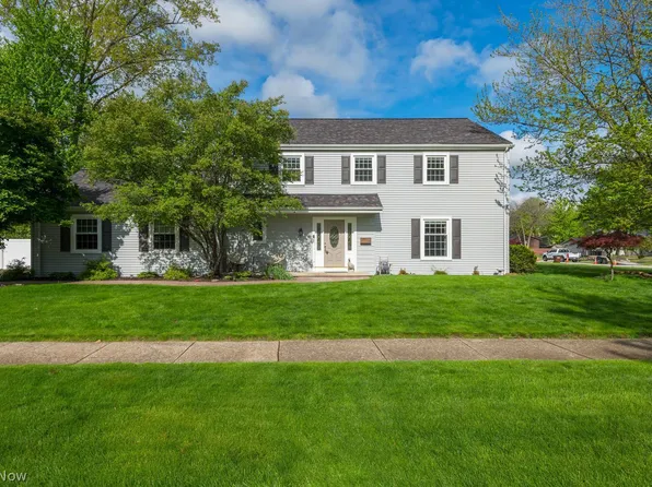 2220 Beechwood Dr, Westlake, OH 44145