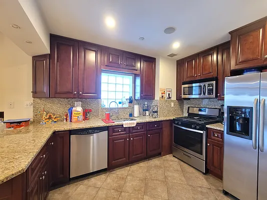 Rented by Bouklis Group | media 3