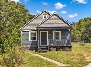 406 NE Forest Ave, Lees Summit, MO 64063