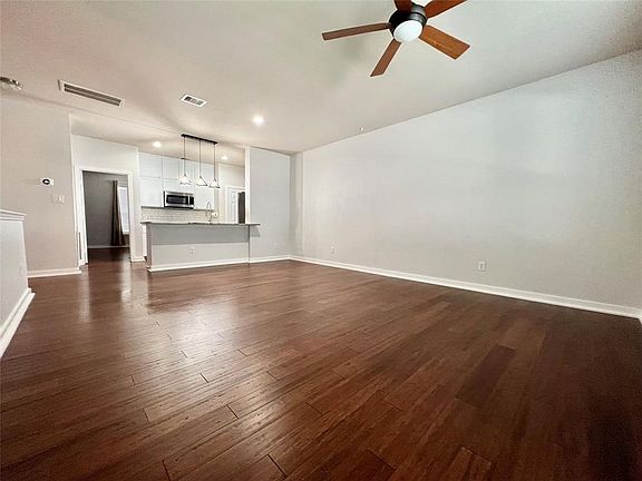2nd image of 1406 Ennis St