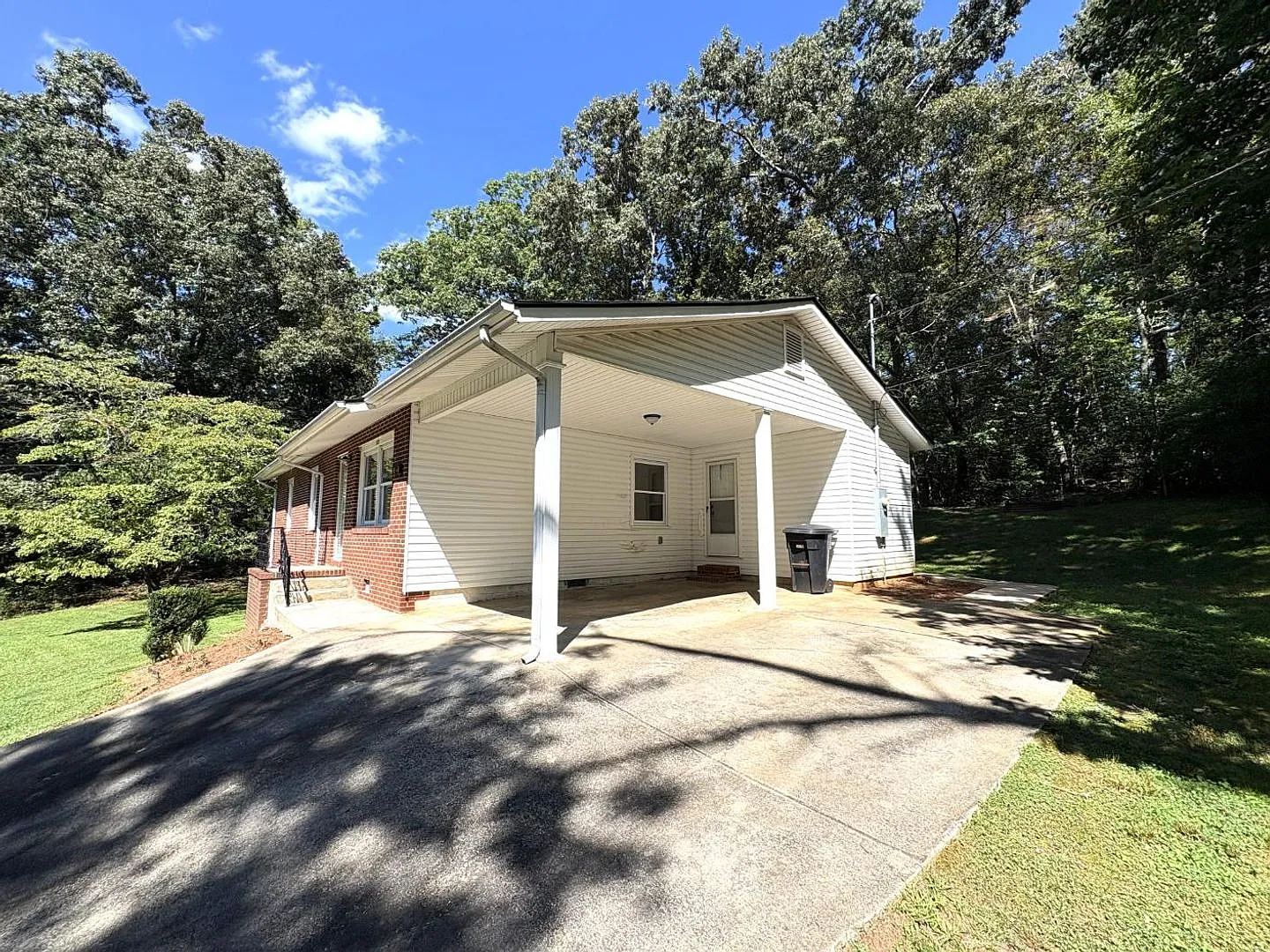 Close to Downtown Dahlonega and UNG campus! — Photo 2
