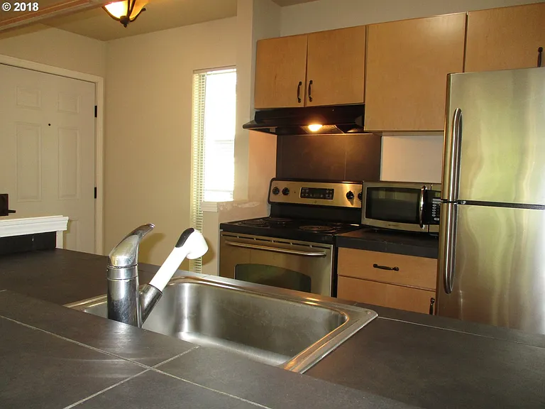 1545 SW Clay St #325 — Photo 8