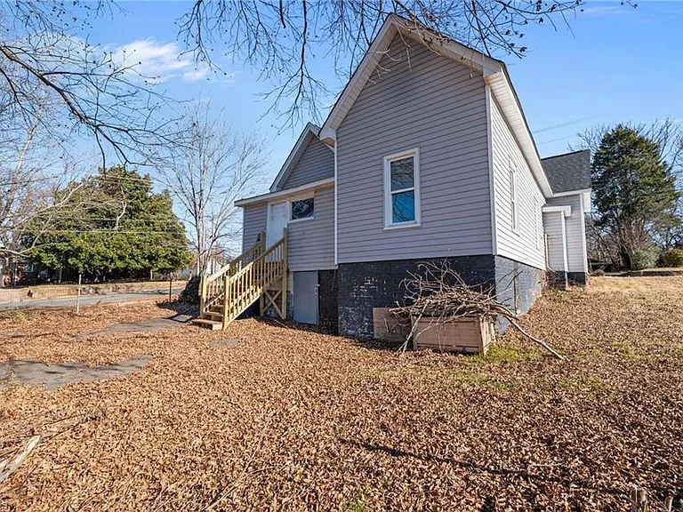 212 N Laura Wall Blvd — Photo 27