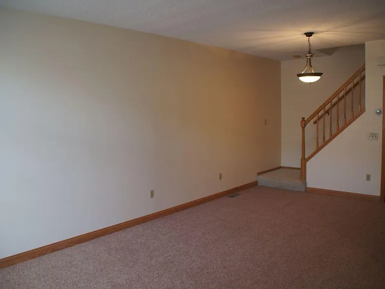 Living Room NW (vacant)