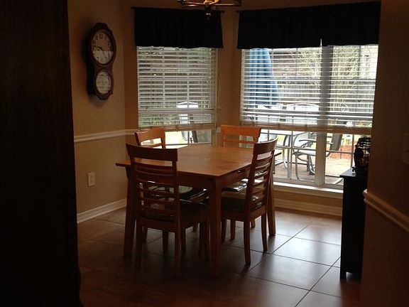 3rd image of 1651 Parkside Cir