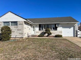 67 Cheshire Rd, Bethpage, NY 11714