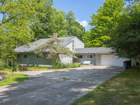 7547 N Linden Ln, Parma, OH 44130