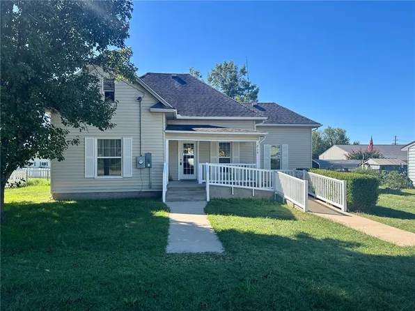 210 Main St, Galesburg, KS 66740