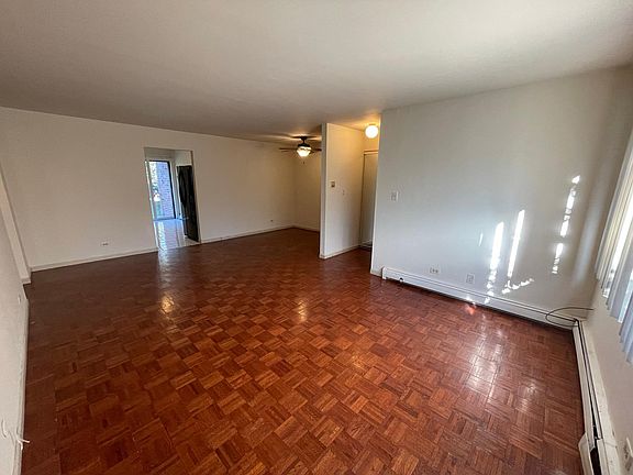 4th image of 1702 W Victoria Dr APT 202