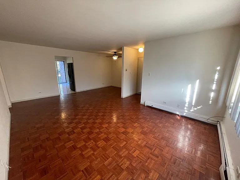 1702 W Victoria Dr #202 — Photo 4