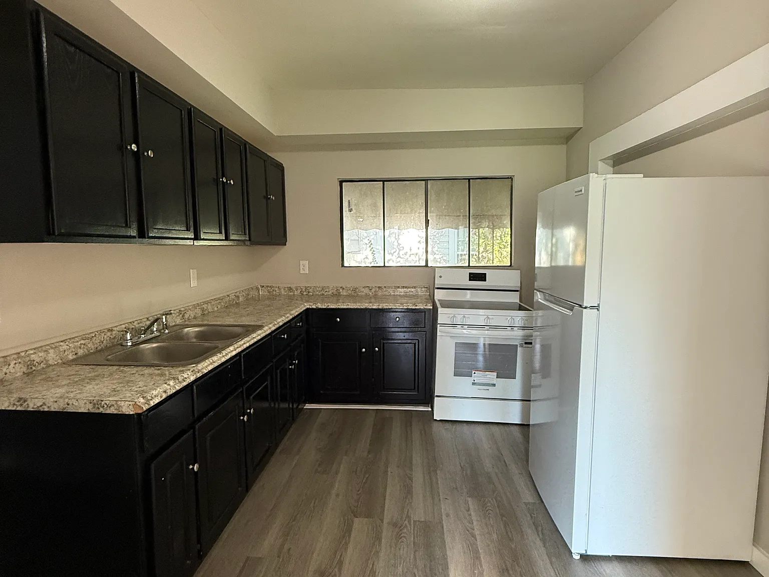 4 bed, 1120 sqft, $1,300 — Photo 4