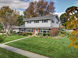 126 E Chewink Ct, Palatine, IL 60067