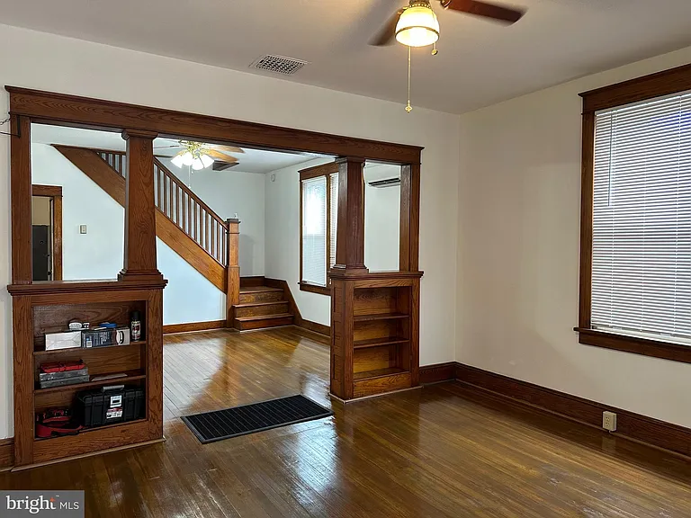 239 N Stratton St — Photo 5