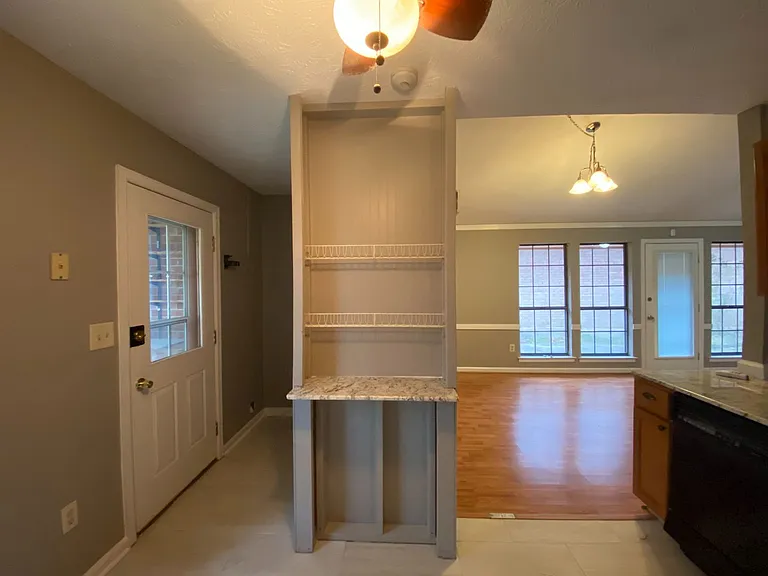 1607 Salisbury Pl — Photo 11