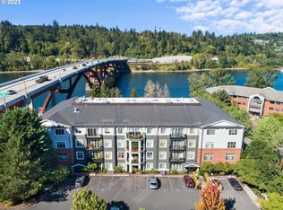 196 SE Spokane St APT 203, Portland, OR 97202