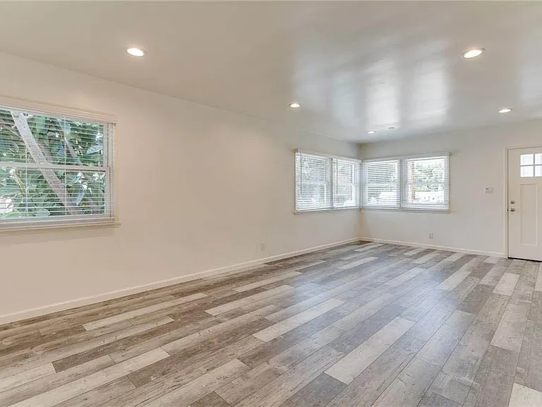 1500 Voorhees Ave — Photo 8