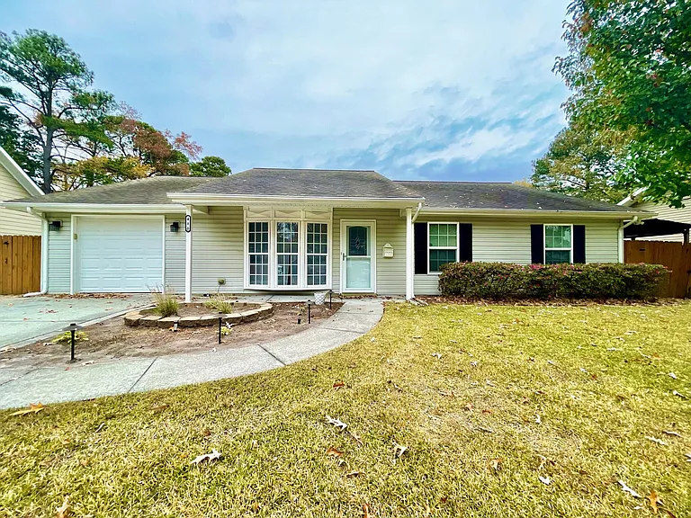 488 Cronin Rd — Photo 2