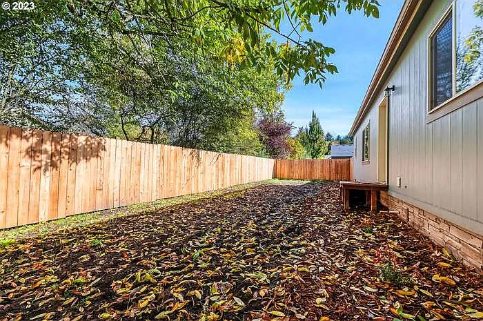 2777 Riverview St — Photo 2